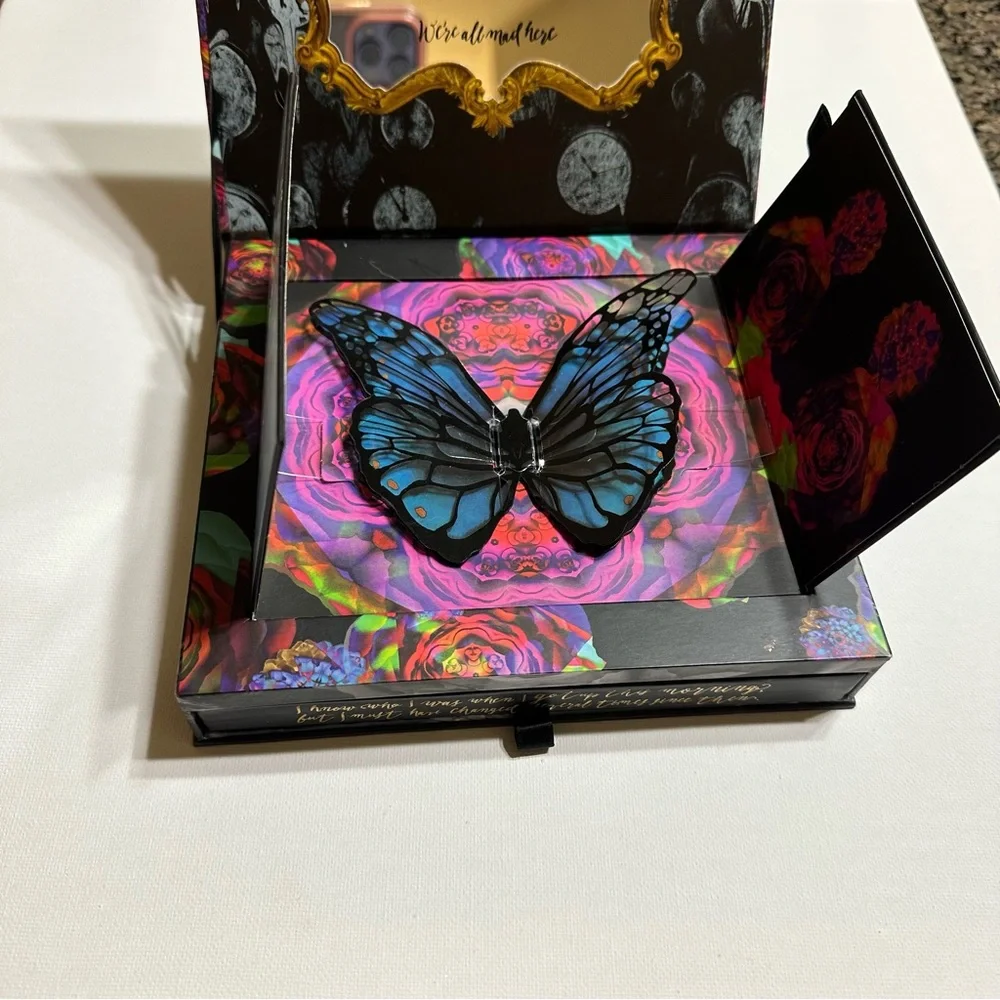 Urban Decay Alice Through the Looking Glass Eyeshadow Palette